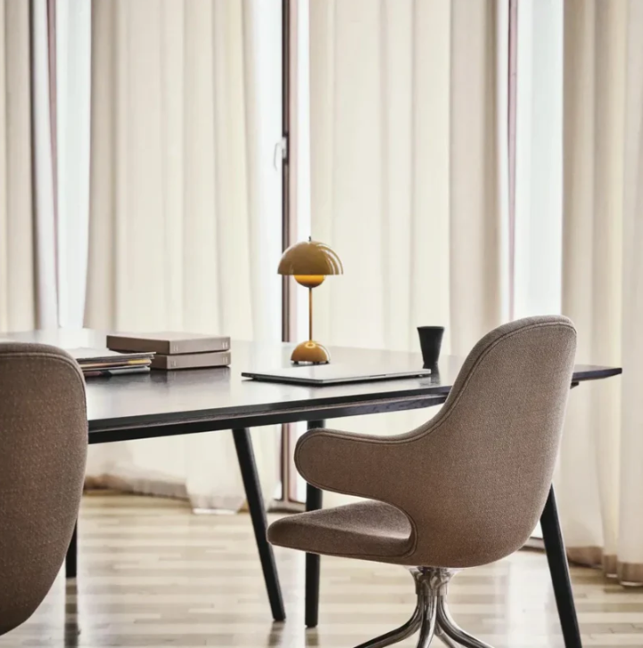 Lampe LED compacte à contrôle tactile